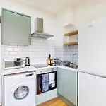 2Br Flat 5 Min Walk To New Cross Station
