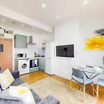 2Br Flat 5 Min Walk To New Cross Station