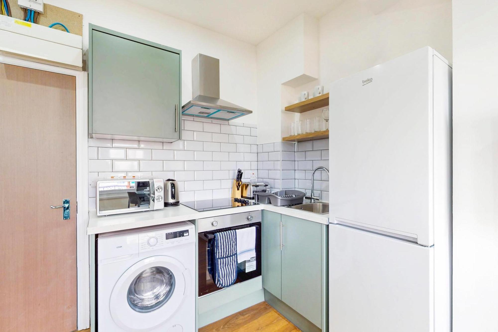 2br Flat 5 Min Walk To New Cross Station
