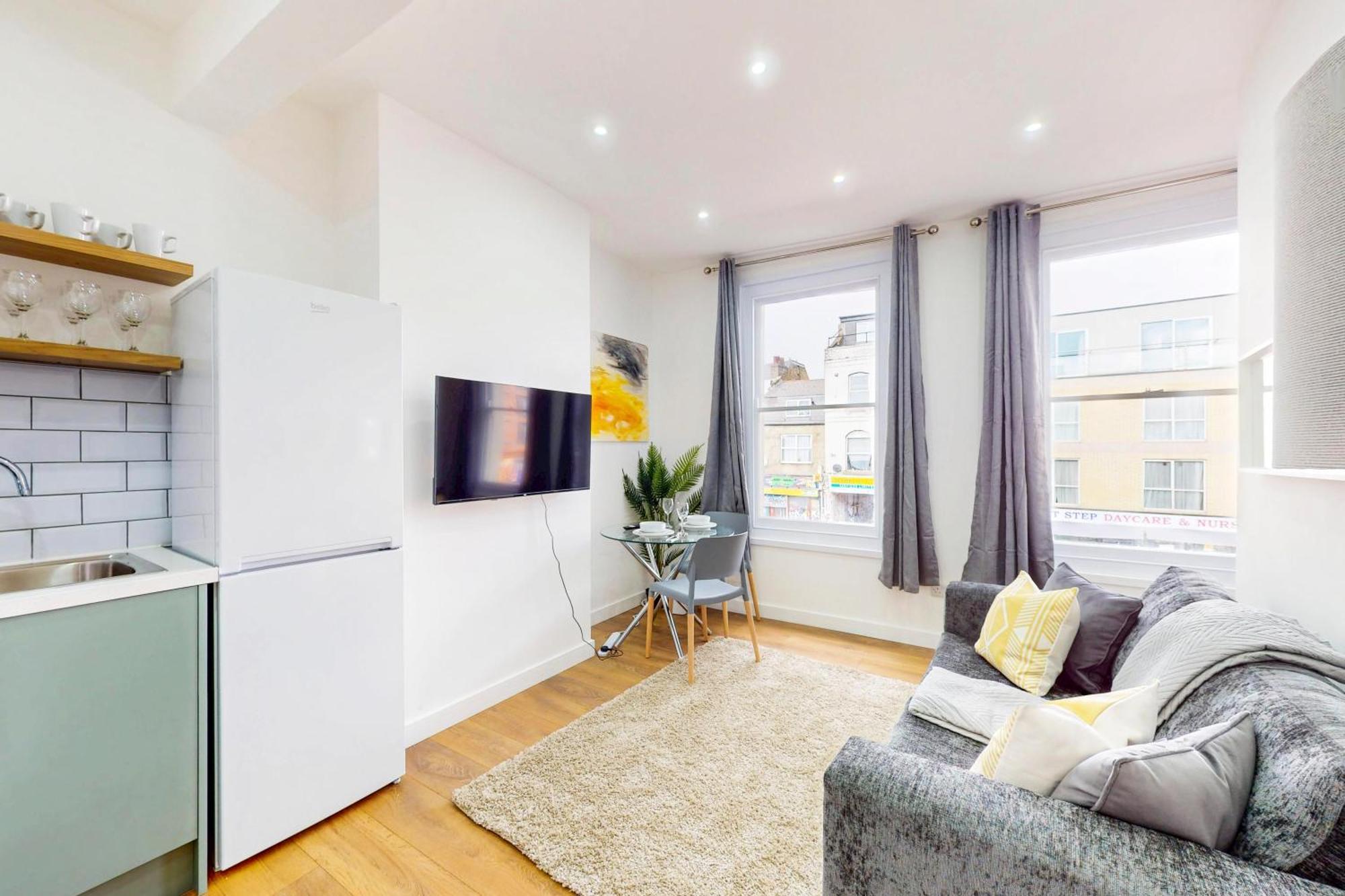 2br Flat 5 Min Walk To New Cross Station *